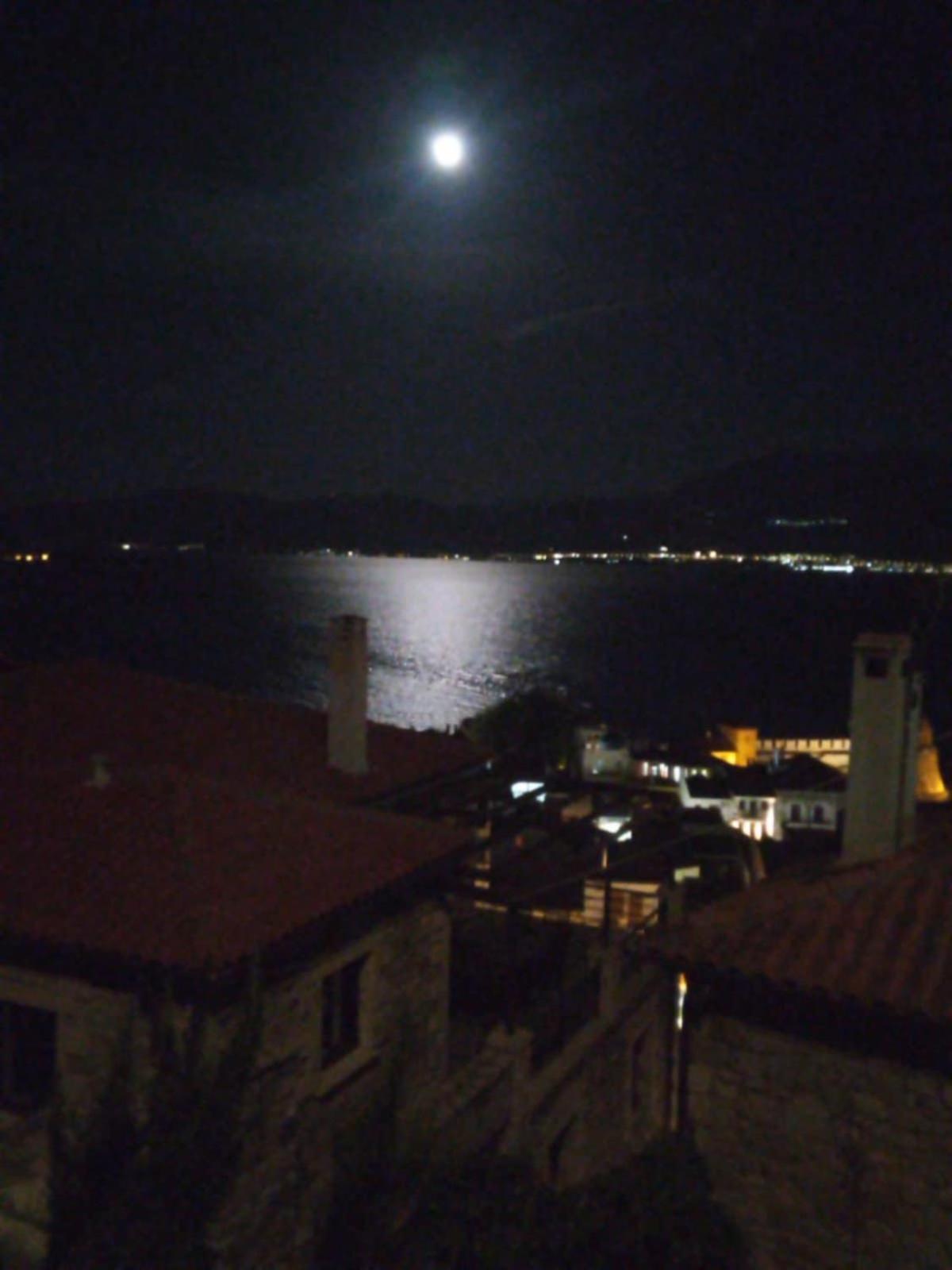 Apartament Stone Clock'S House Nafpaktos Zewnętrze zdjęcie